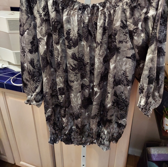 Top - Picture 2 of 4